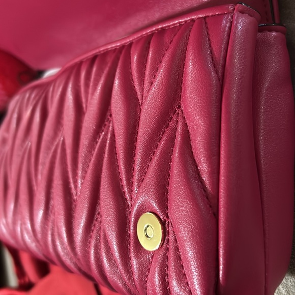 VICTORIAS SECRET RARE Quilted pleated Clutch NWT - Picture 8 of 9